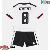 Camiseta Alemania Leon Goretzka #8 Primera Equipación para niños Mundial 2026 manga corta (+ pantalones cortos)